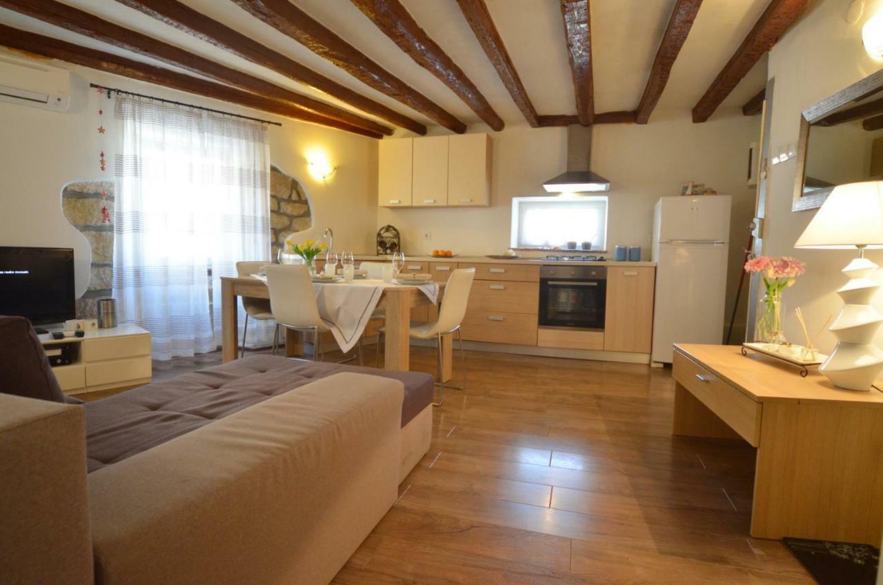 Apartment Eleni Rovigno Esterno foto
