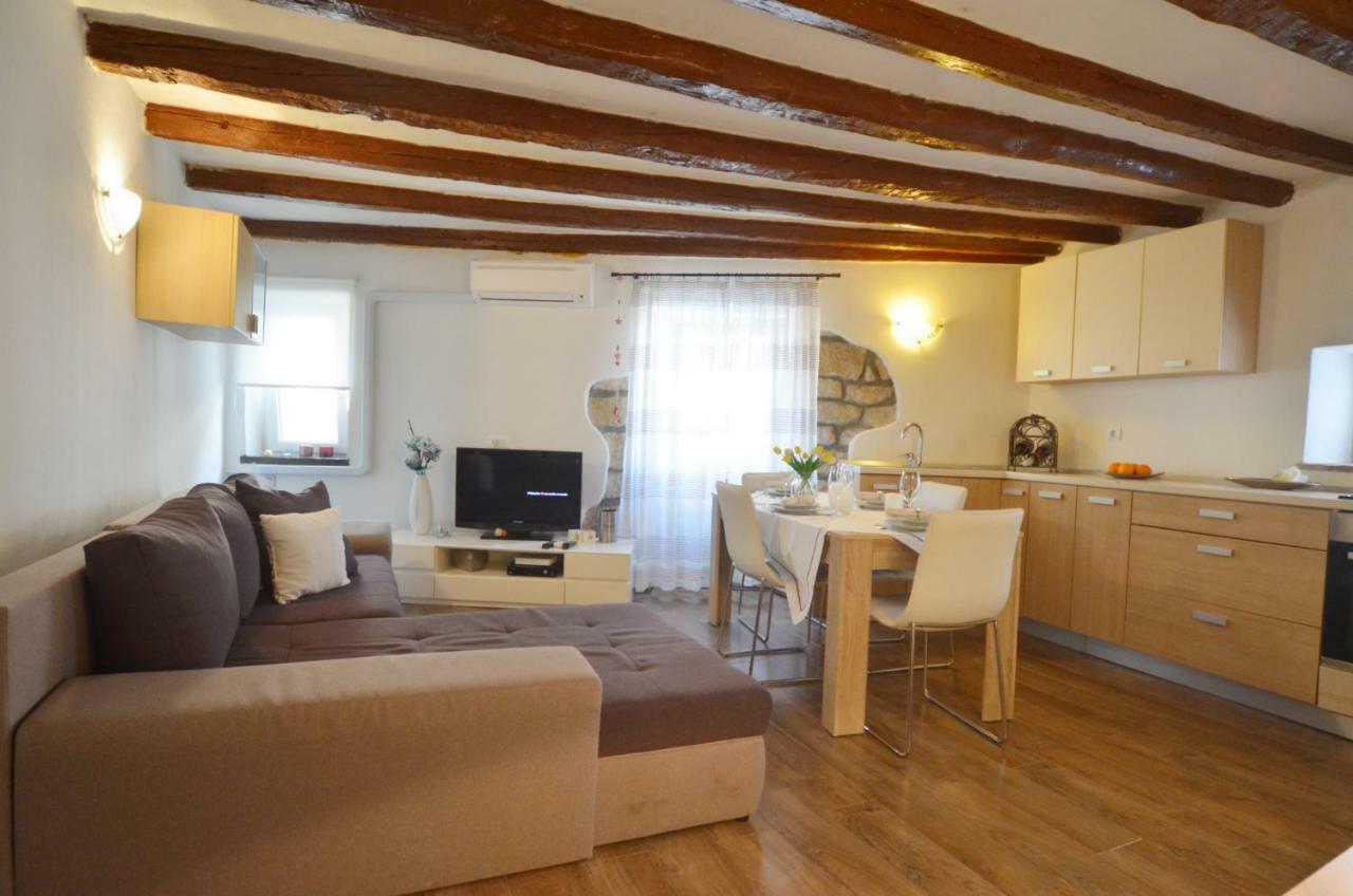 Apartment Eleni Rovigno Esterno foto
