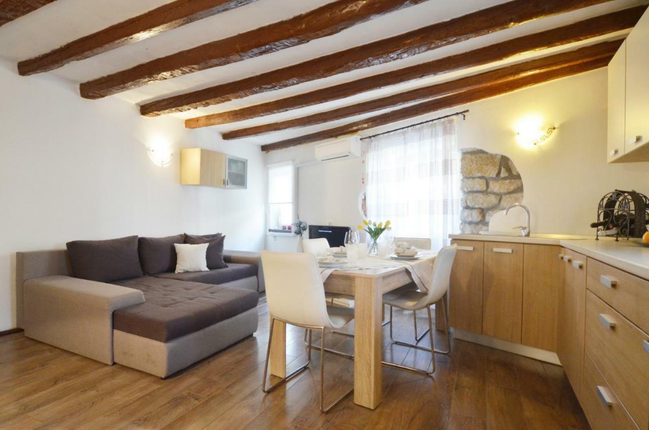 Apartment Eleni Rovigno Esterno foto